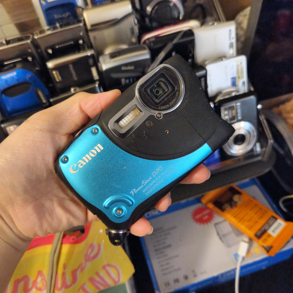 Canon PowerShot D20 Adventure Camera - Black and Blue